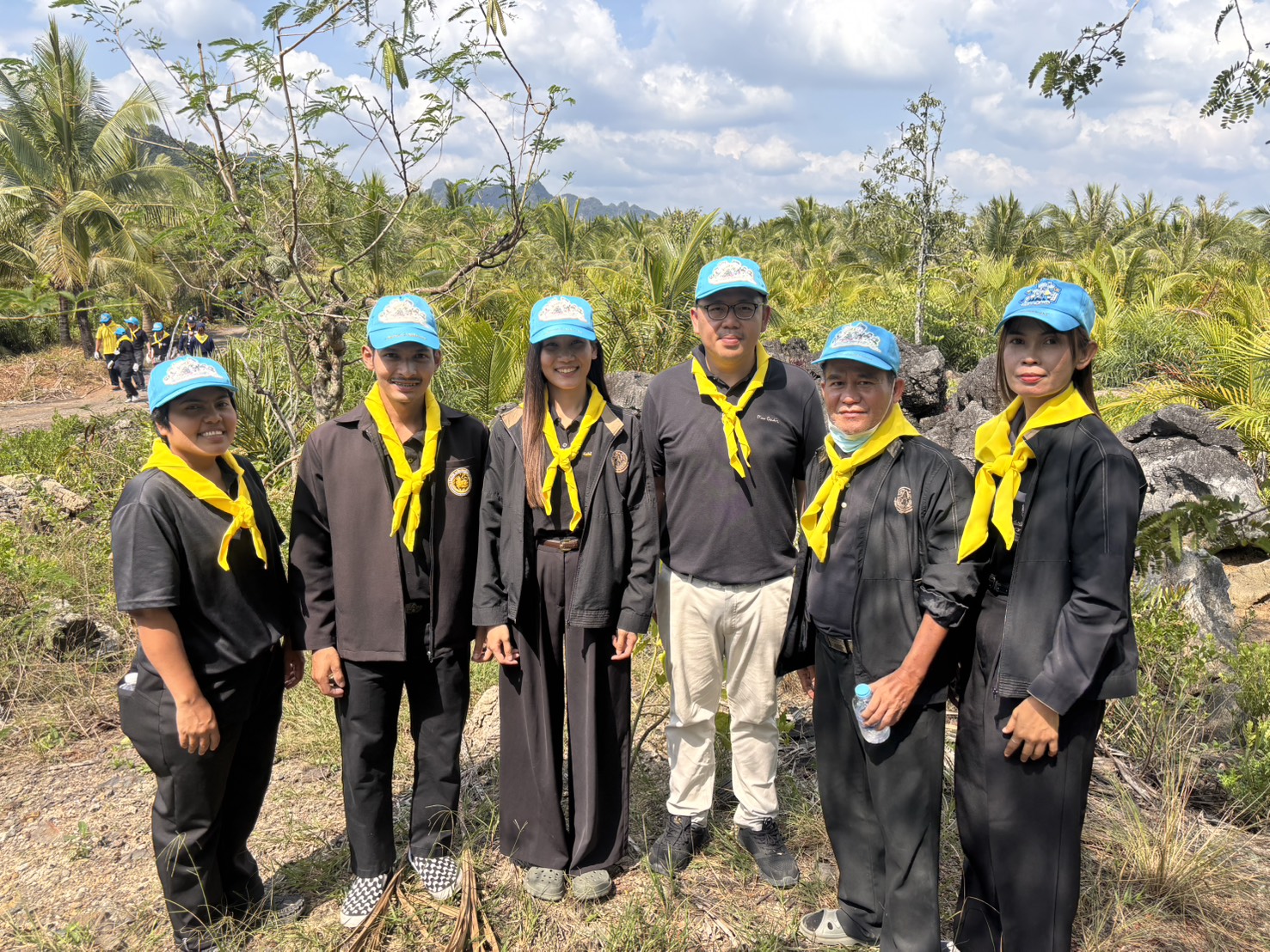 title - ส.ป.ก.กระบี่ ร่วมกิจกรรมจิตอาสาพัฒนา เนื่องในวันคล้ายวันพระบรมราชสมภพ พระบาทสมเด็จพระบรมชนกาธิเบศร มหาภูมิพลอดุลยเดชมหาราช บรมนาถบพิตร วันชาติ และวันพ่อแห่งชาติ 5 ธันวาคม 2568